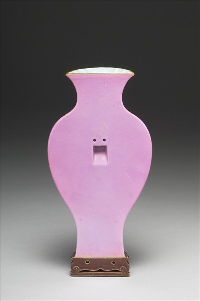 洋彩粉紅地花卉紋轎瓶