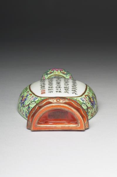 綠地粉彩番蓮紋轎瓶