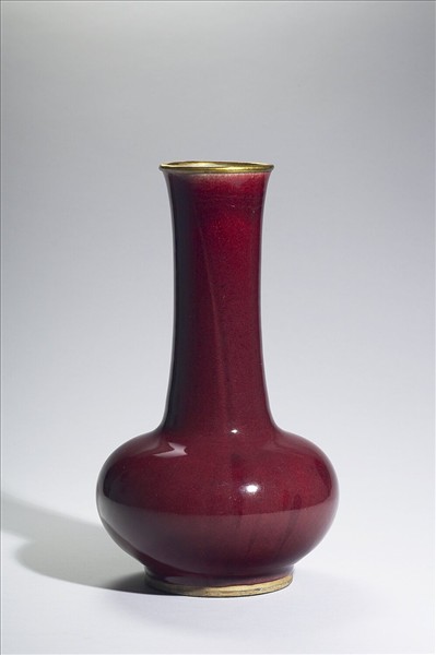 紅釉長頸瓶