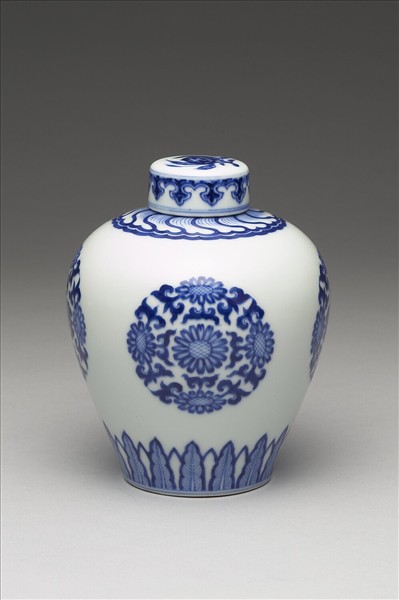 青花團菊紋蓋罐