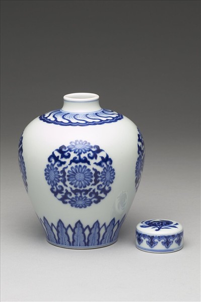 青花團菊紋蓋罐