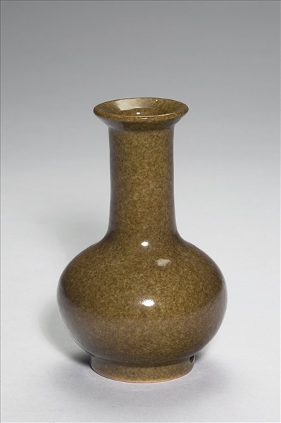 茶葉末釉穿帶瓶