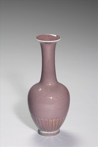 豇豆紅釉菊瓣紋瓶