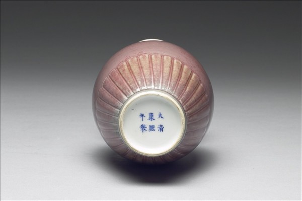 豇豆紅釉菊瓣紋瓶