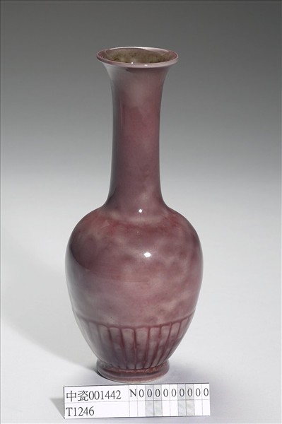 豇豆紅釉菊瓣紋瓶