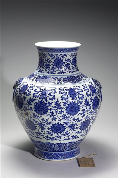 青花八寶番蓮紋罐