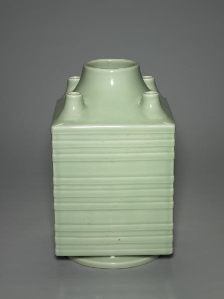 青瓷九弦五孔瓶