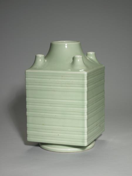 青瓷九弦五孔瓶