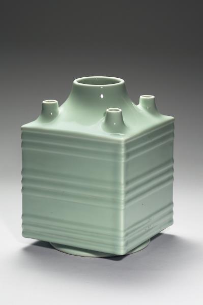 青瓷九弦五孔瓶