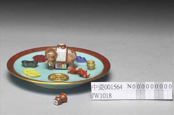 粉彩綠地太平有象香插