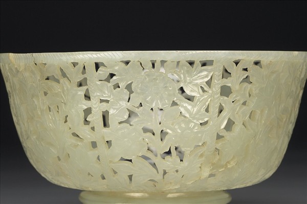 玉鏤空花圓碗