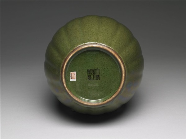 茶葉末釉瓜稜瓶