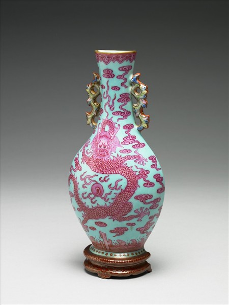 藍地五彩龍紋轎瓶