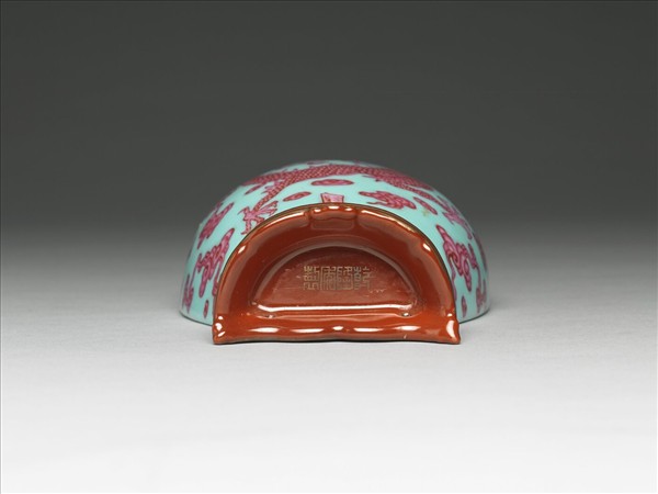 藍地五彩龍紋轎瓶