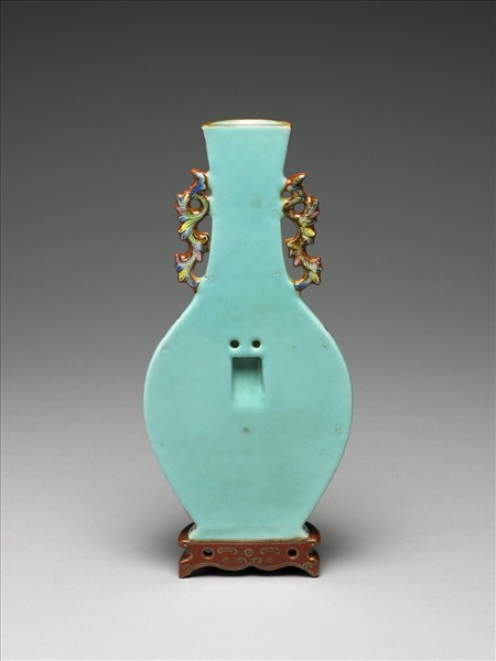 藍地五彩龍紋轎瓶