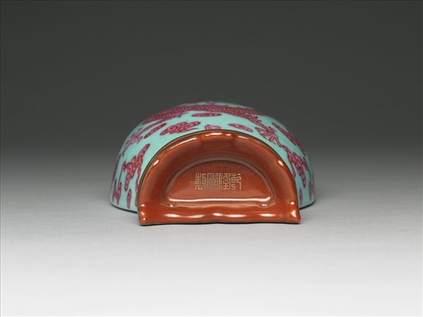 藍地五彩龍紋轎瓶