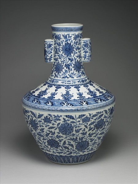 青花花卉紋貫耳瓶