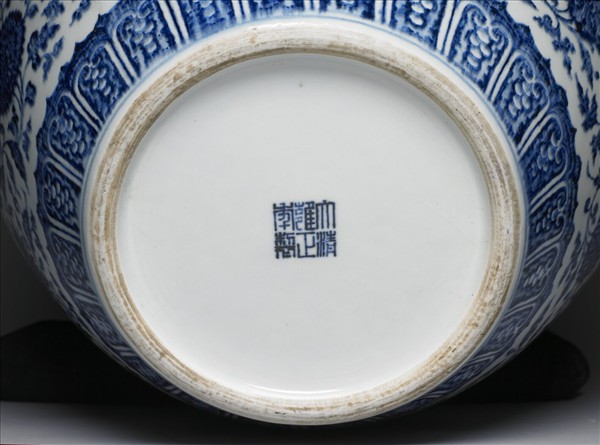 青花花卉紋貫耳瓶