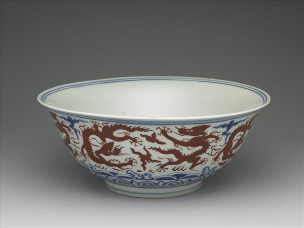 紅彩雲龍紋碗
