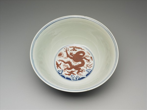 紅彩雲龍紋碗