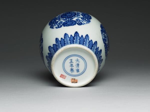 青花菊花紋蓋罐