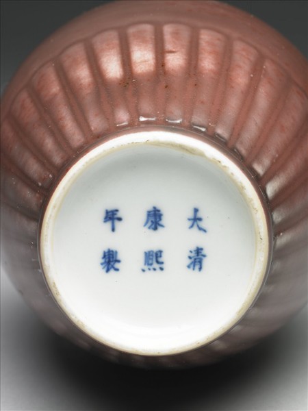 豇豆紅釉菊瓣紋瓶