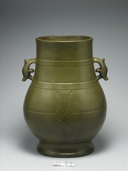 青瓷獸耳絃文尊