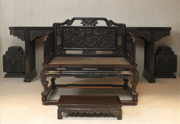 雲龍紋束腰寶座