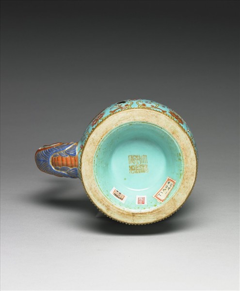 洋彩湖綠地賁靶壺