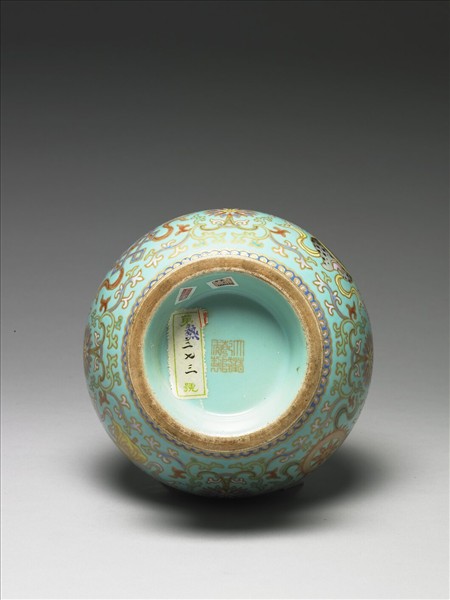 洋彩湖綠地番蓮紋瓶