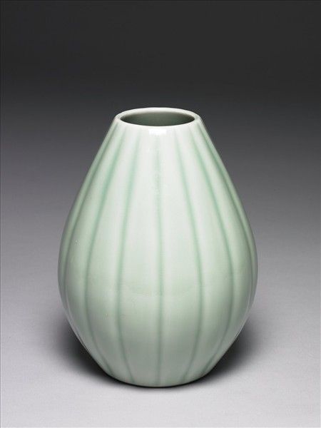 青瓷瓜稜瓶