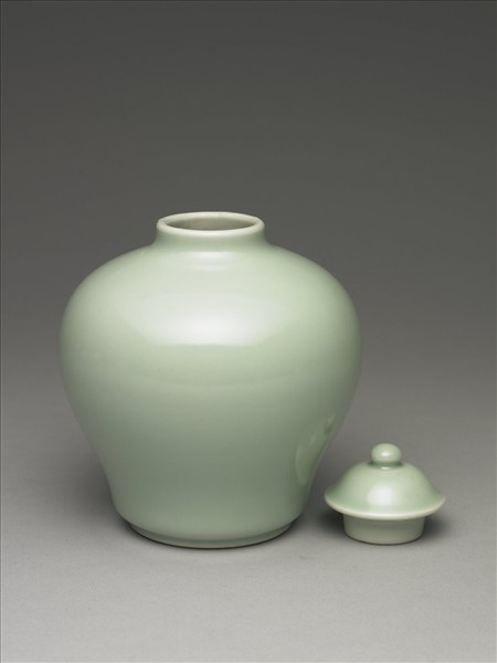 冬青釉蓋罐