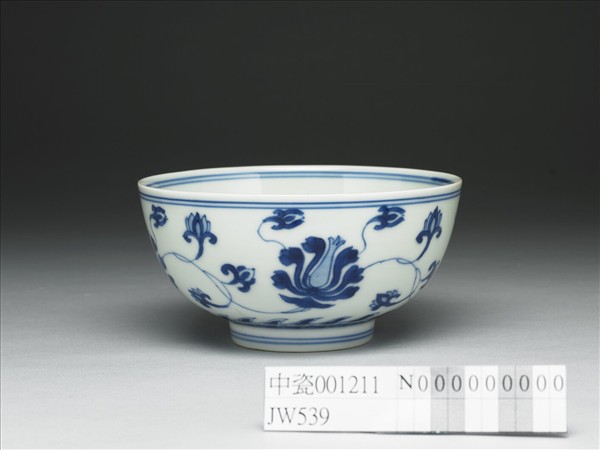 青花番蓮碗