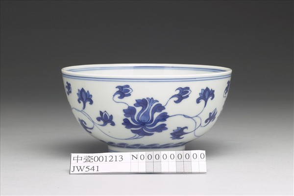 青花番蓮碗