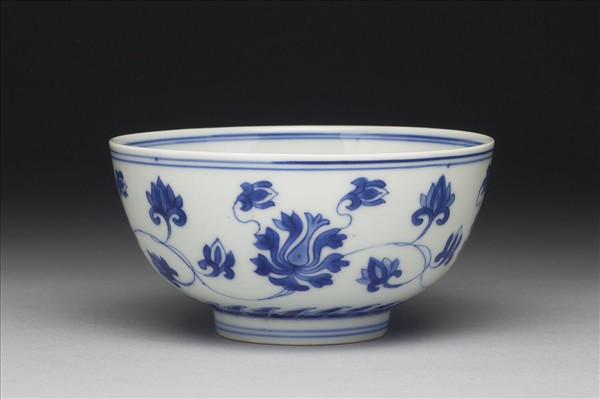 青花番蓮碗