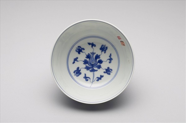 青花番蓮碗