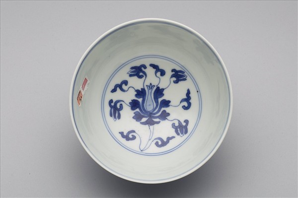 青花番蓮碗
