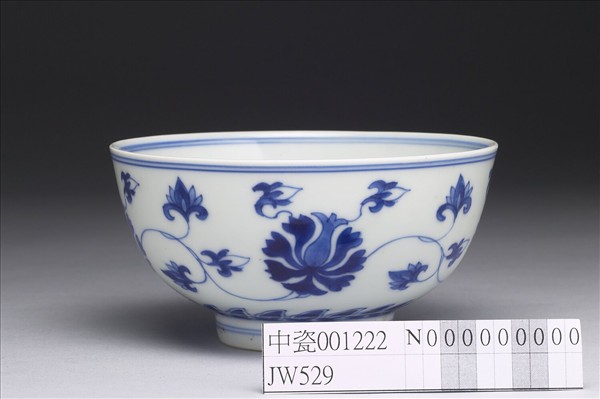青花番蓮碗