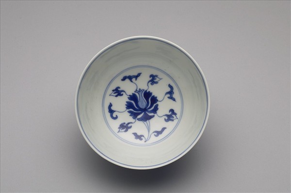 青花番蓮碗