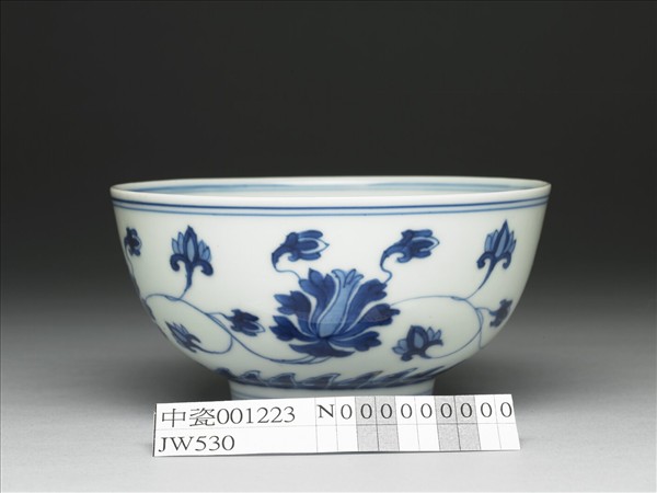 青花番蓮碗