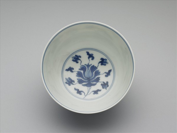 青花番蓮碗