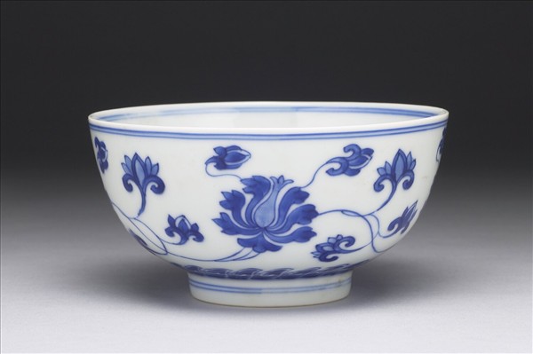青花番蓮碗