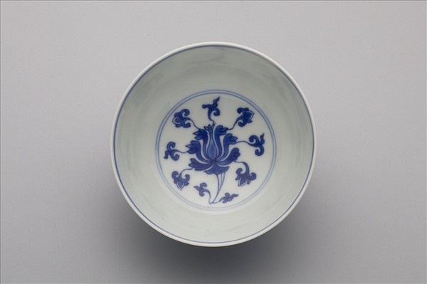 青花番蓮碗