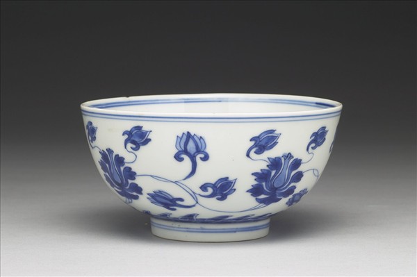 青花番蓮碗