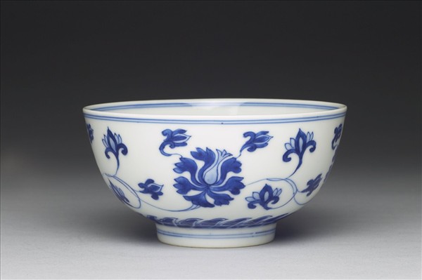 青花番蓮碗