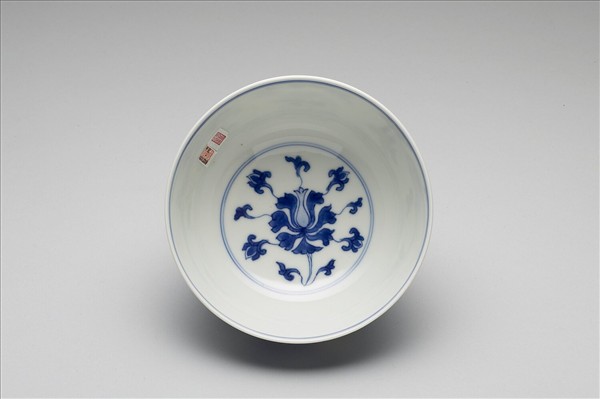 青花番蓮碗