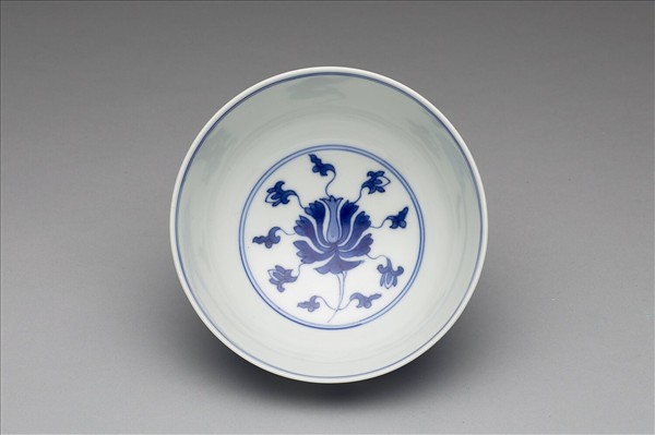 青花番蓮碗