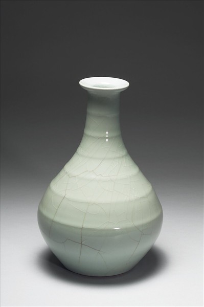 冬青釉弦紋瓶