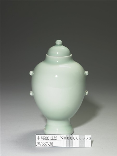 青瓷貫耳穿帶瓶