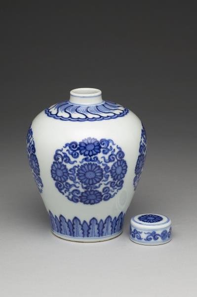 青花團菊紋蓋罐